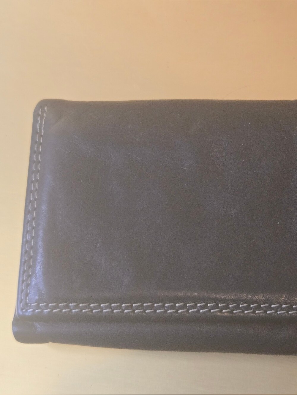 G.H. Bass & Co Men's Black Genuine Leather Trifold Wallet Contrast Stitching ID